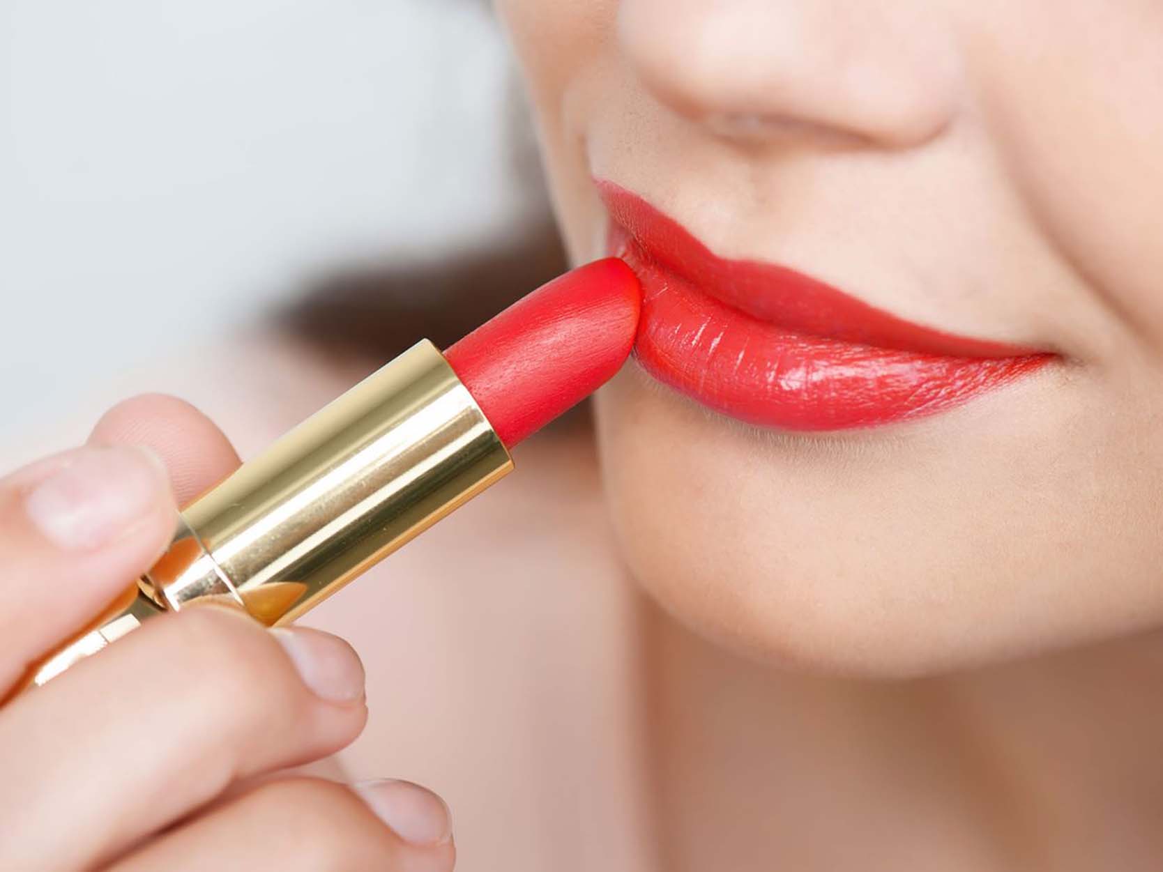 Verleidelijke Lipverwennerij: Ontdek de Luxe van Perfecte Lippen!