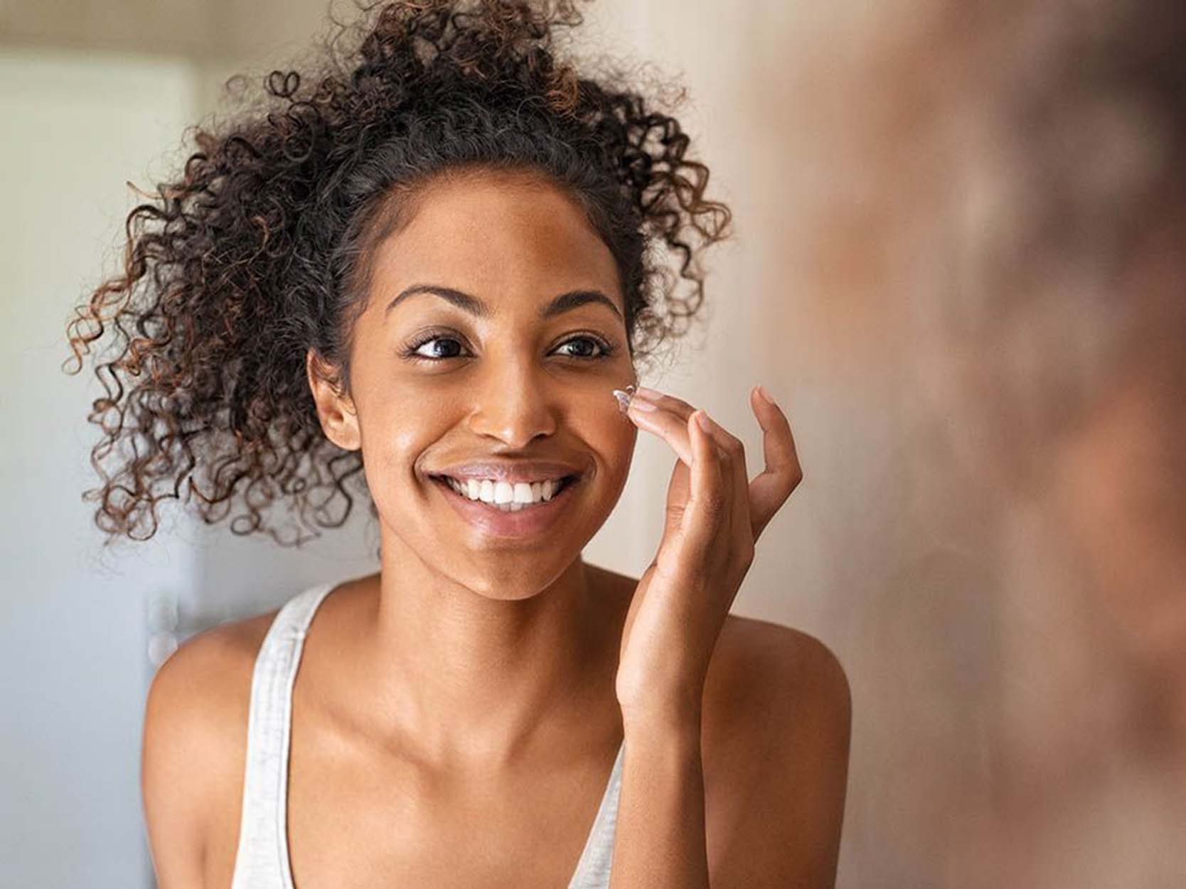 Essentiële Huidverzorging: Basis Tips voor een Gezonde en Stralende Huid